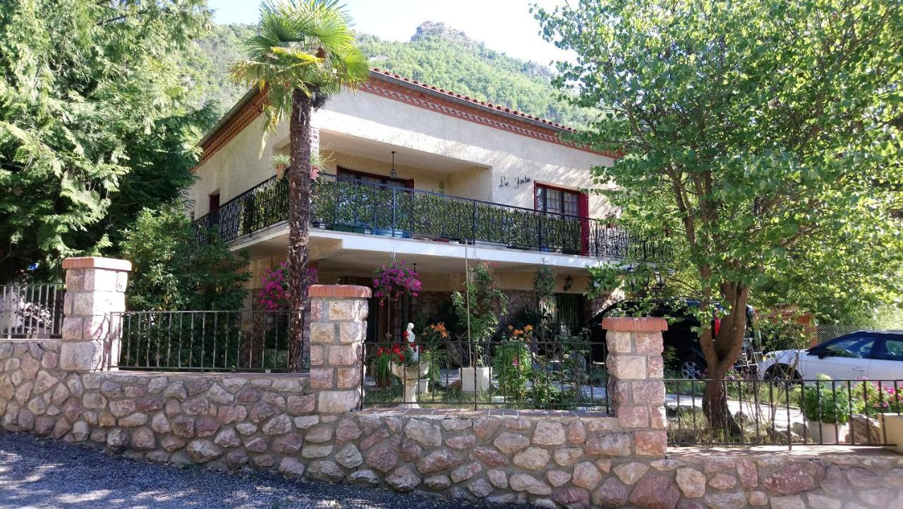 F2 de 45 m2 avec jardin au rdc dans villa chiens OK à 5 min à pied des Thermes de Vernet-les-Bains, location de samedi à samedi Extérieur photo