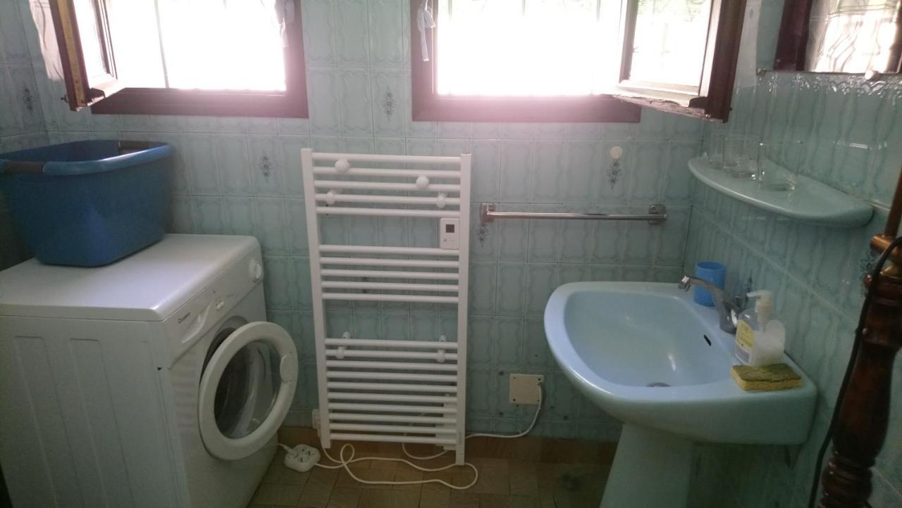 F2 de 45 m2 avec jardin au rdc dans villa chiens OK à 5 min à pied des Thermes de Vernet-les-Bains, location de samedi à samedi Extérieur photo